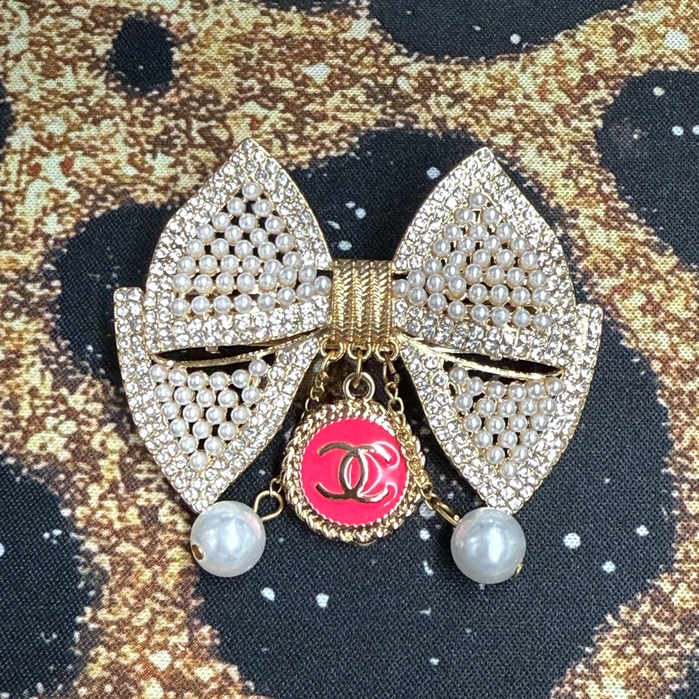 Chic Gold and Pearl Hair Bow with Pink Accent